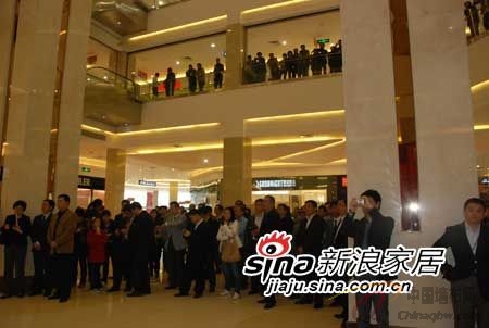 好美家曹安建材家居中心開業(yè)現(xiàn)場(chǎng)觀眾
